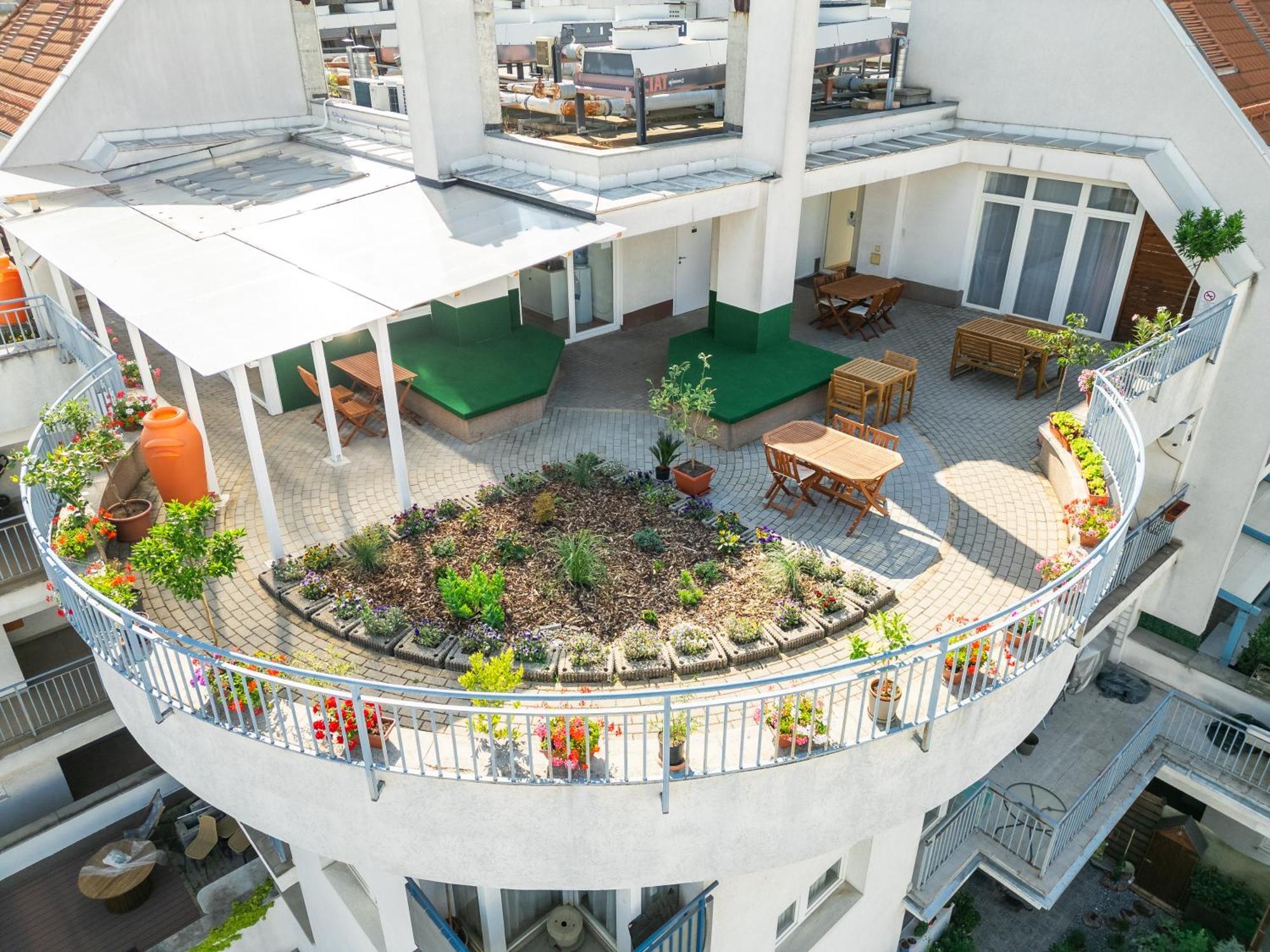 Rooftop City Residence With Deep Garage Budapest Exteriör bild