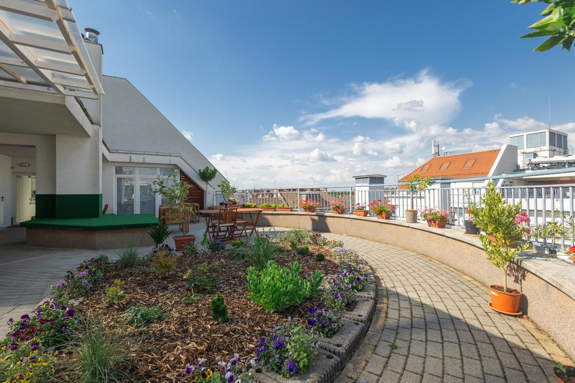 Rooftop City Residence With Deep Garage Budapest Exteriör bild